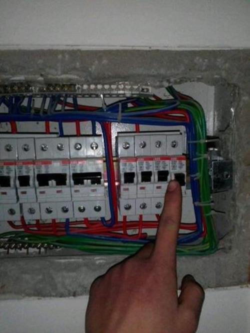 家里漏水几分钟后自动跳闸
