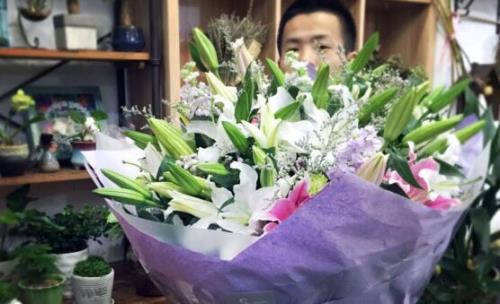 讲话送什么花