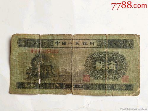 头有两角的意思