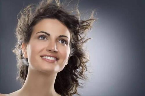 女人做头发为什么那么贵