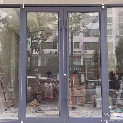 肯德基门怎么固定一扇门不开
