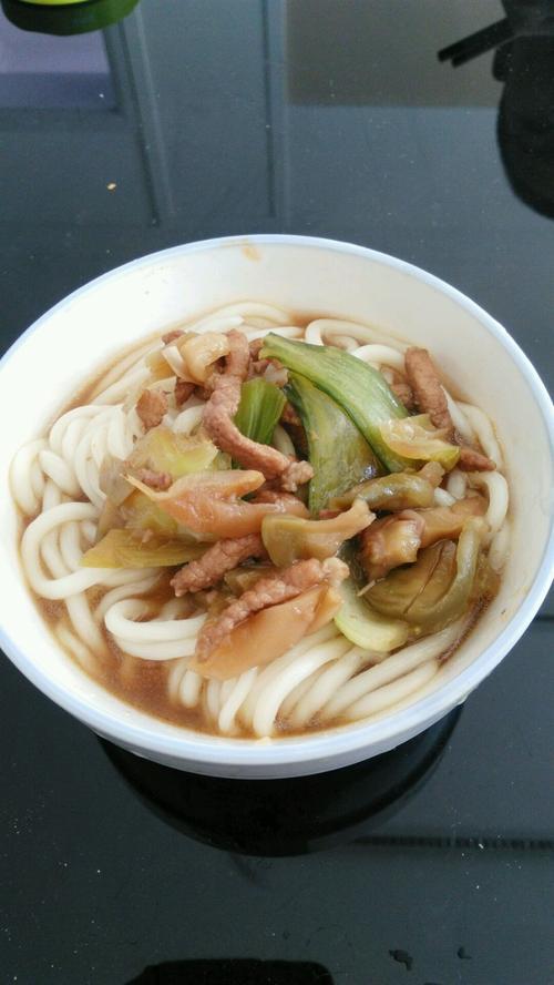 榨菜肉丝面是怎么做的