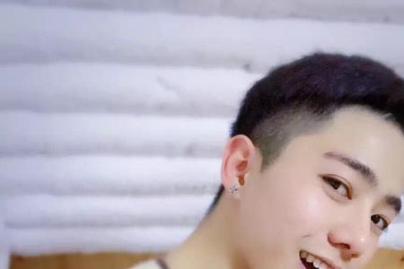 小耳朵和陆思爱是同一个人吗