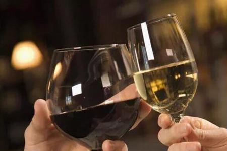 给好朋友接风酒桌上客气话