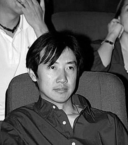 导演鄢颇的现状