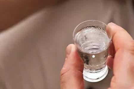 60岁不宜喝三种白酒