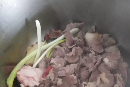 怎样用电压力锅煮生牛肉