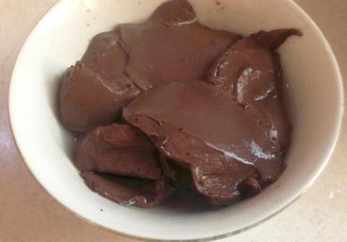 怎样辨别食用鸡血真假
