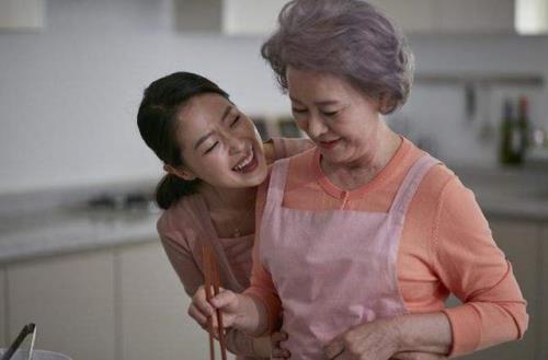 怎样邀请未来儿媳妇来家过年
