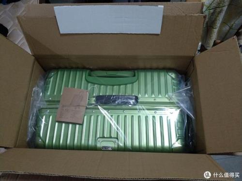 行李箱走快递还是物流