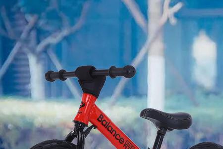 儿童平衡车轮子歪了怎么办