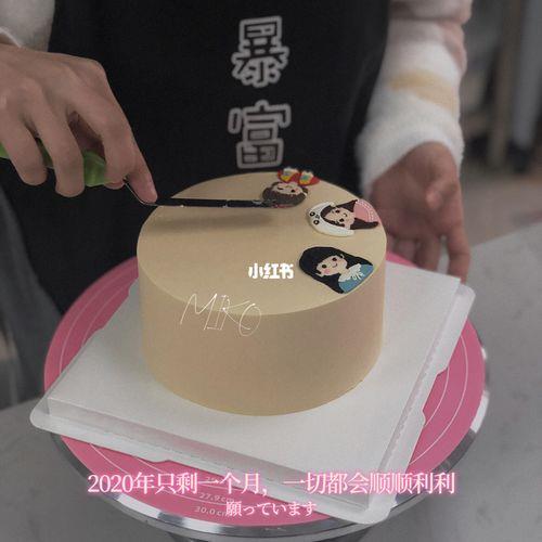 蛋糕上的小碎片怎么撒上去的