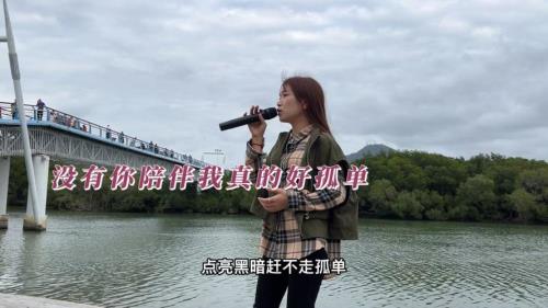 城市的灯慷慨的亮了一整夜歌词