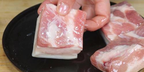 装猪肉的碗要不要洗干净