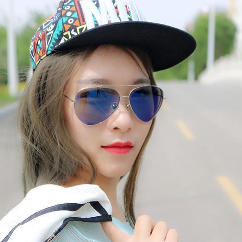 形容女生带太阳眼镜好看的句子