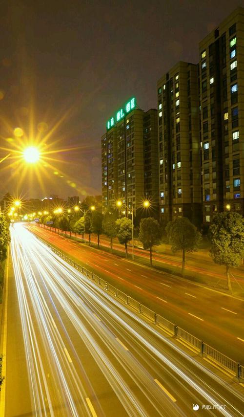 流光溢彩的意思是什么