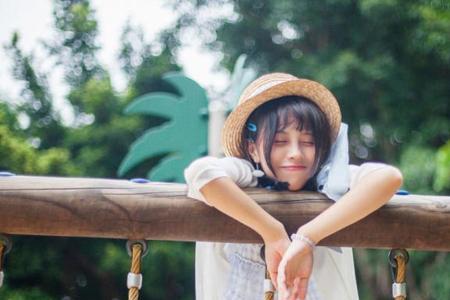 女孩子经常从你身边走过去