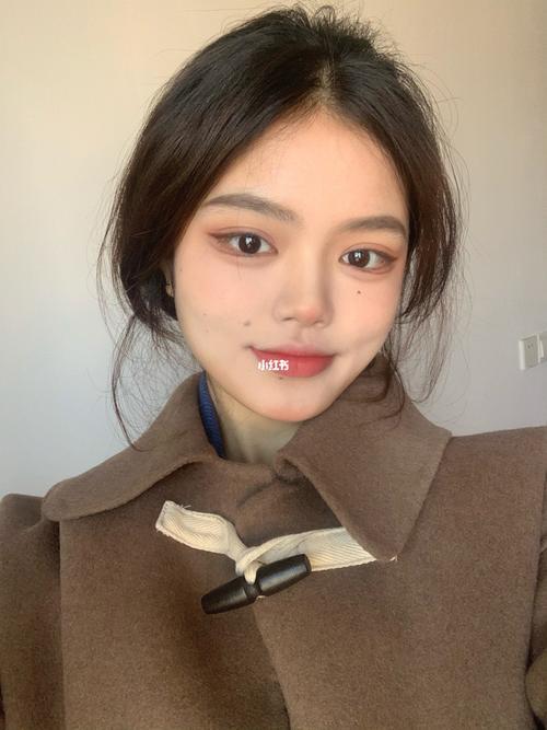 醒图如何p出水光唇