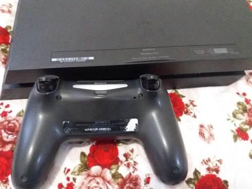 港版ps4如何双人同屏