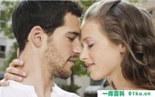 男朋友吻脸颊代表什么