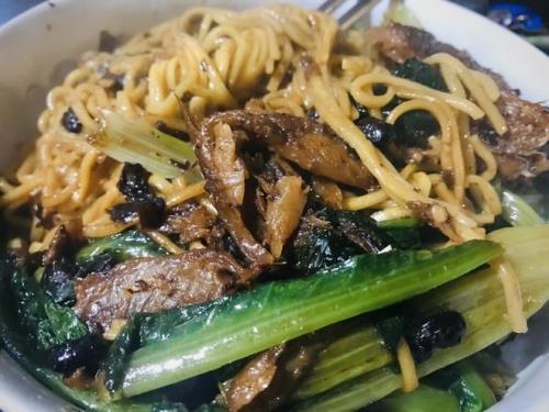 油麦菜配凉面条怎么做