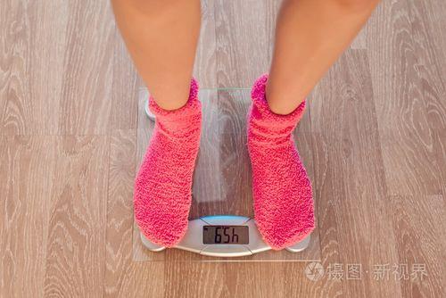 为什么穿衣服量体重和脱了一样