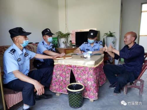 一村一辅警面试怎么回答