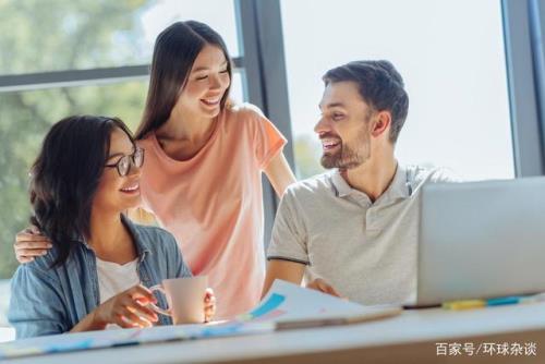 说话时摇头晃脑的人是什么性格
