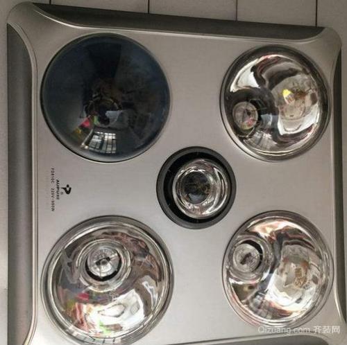 浴霸一侧不紧面板往下掉