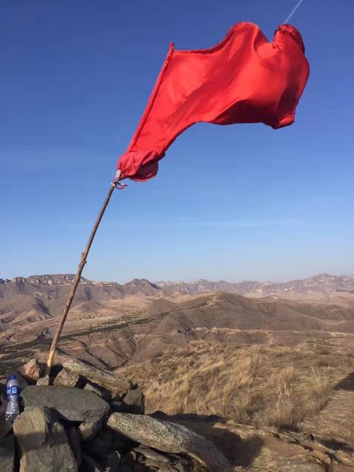 迎风飘扬的意思是什么