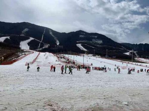 鳌山滑雪场有没有充电桩