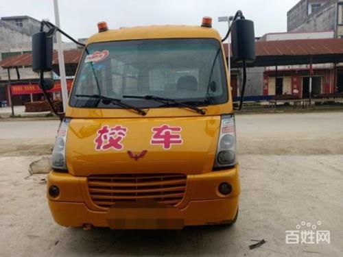 五菱校车出厂铭牌的什么位置