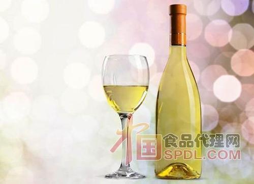 香槟和白葡萄酒有什么区别