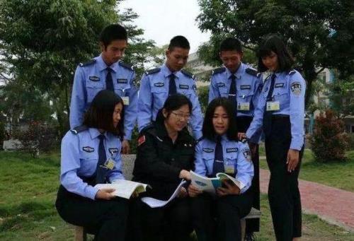 便携入警考试必须是应届生吗