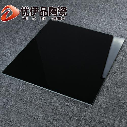 皮鞋底子在地板砖上磨有黑色