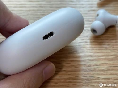 airpodspro充电充几秒灯就灭掉吗