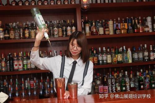 女孩问吃酒有什么意思