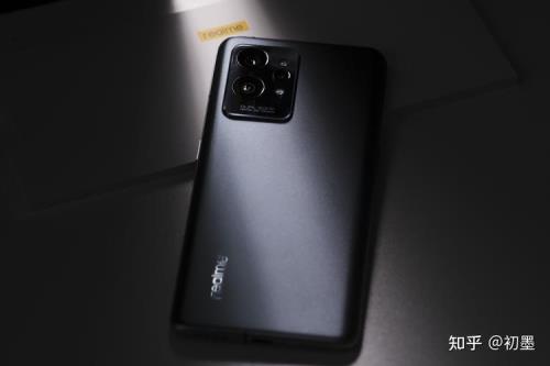 真我gt2pro屏幕咋自动变暗了