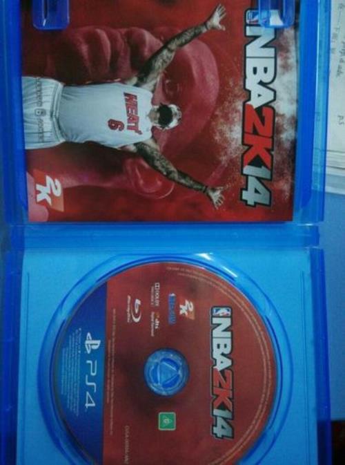 ps4一共可以放多少张碟子