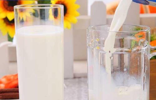 脱脂牛乳和生牛乳区别