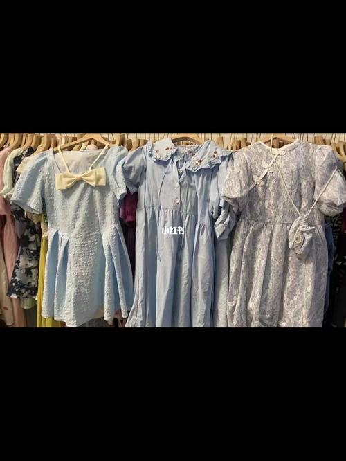 今年的衣服为什么便宜