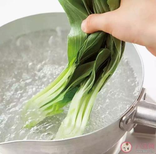焯水与汆水是一回事吗