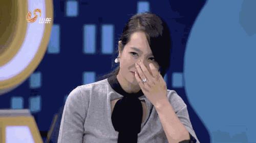 伤心地哭了类似的词语