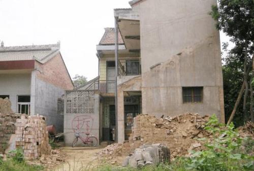 村里的大坑有权利卖成宅基地吗