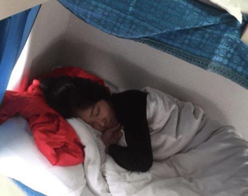 三个人怎么买火车卧铺才能挨着