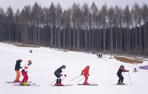 万峰滑雪道最陡多少度