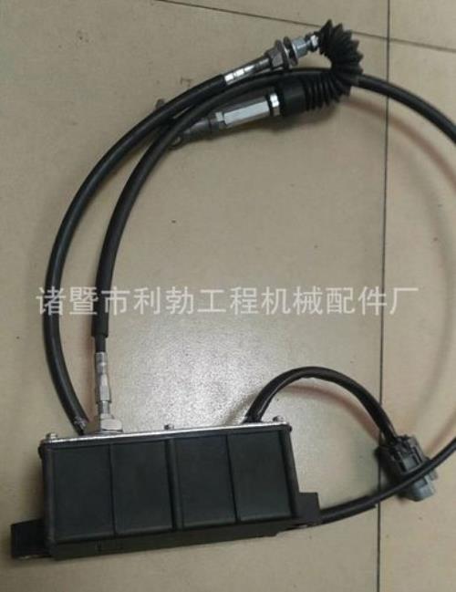 挖机大油门和小油门劲一样大
