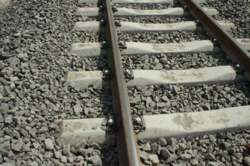 铁路砟肩与轨枕的距离