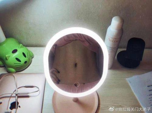 腹肌不吸气会显出来么