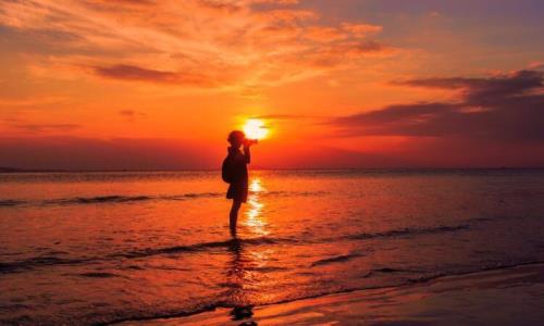 独看夕阳，是啥意思